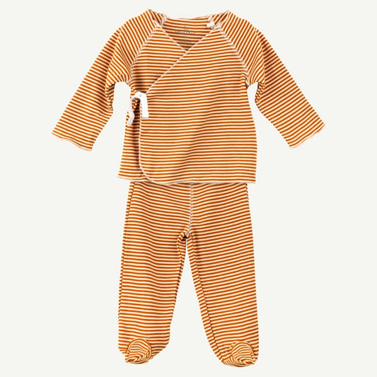 9OwJzfgzTiqL9qdUhiWr_RF19M1401_M-oliver-and-rain-organic-baby-clothes-essentials-copper-mini-stripe-two-piece-kimono-footed-set-min.jpg