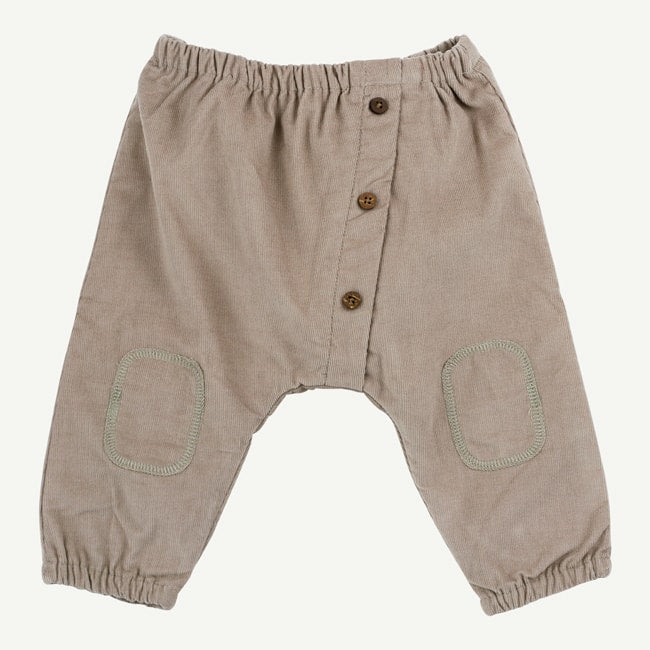 CfcPRp2TSCq5bS9ulL2G_RF19B1265_M-oliver-and-rain-organic-baby-clothes-girl-fawn-and-fern-collection-taupe-brown-babycord-pant-min.jpg