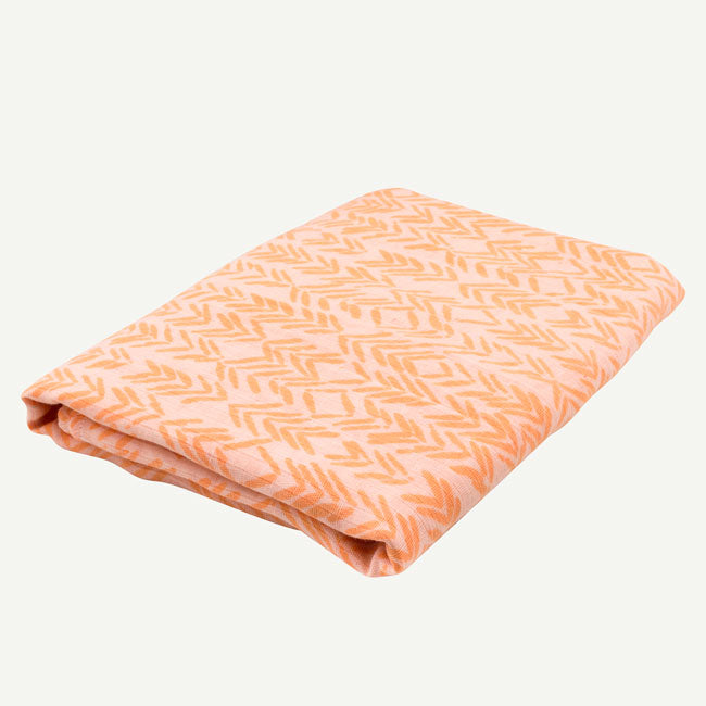 JXatq7lFRNC8fTf63dHh_RS19A0784_M-oliver-and-rain-organic-baby-clothes-girl-safari-collection-muslin-cotton-swaddle-pink-arrow-print-min.jpg