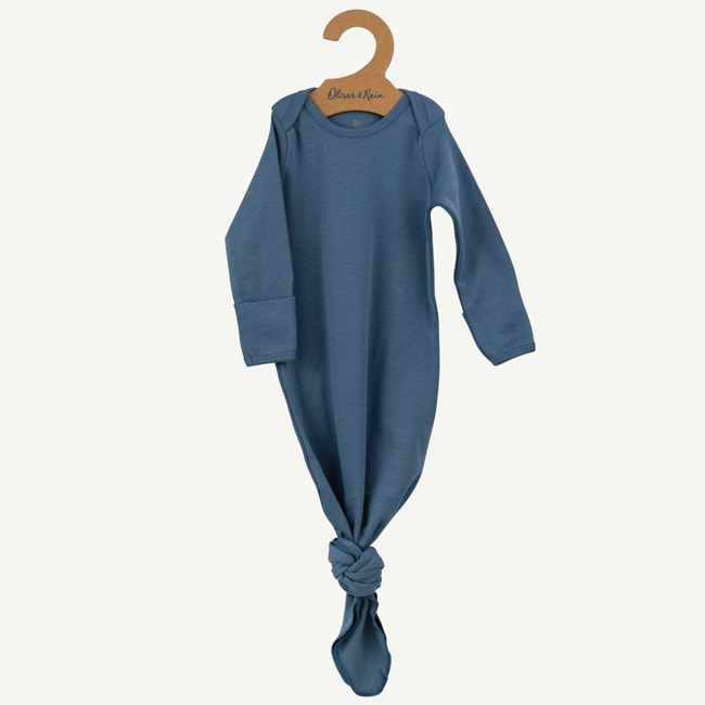 QhKO1xUTHiAH7nhGywwx_RF19S1388_M-oliver-and-rain-organic-baby-clothes-boy-baby-essentials-slate-blue-pima-cotton-baby-gown-min.jpg