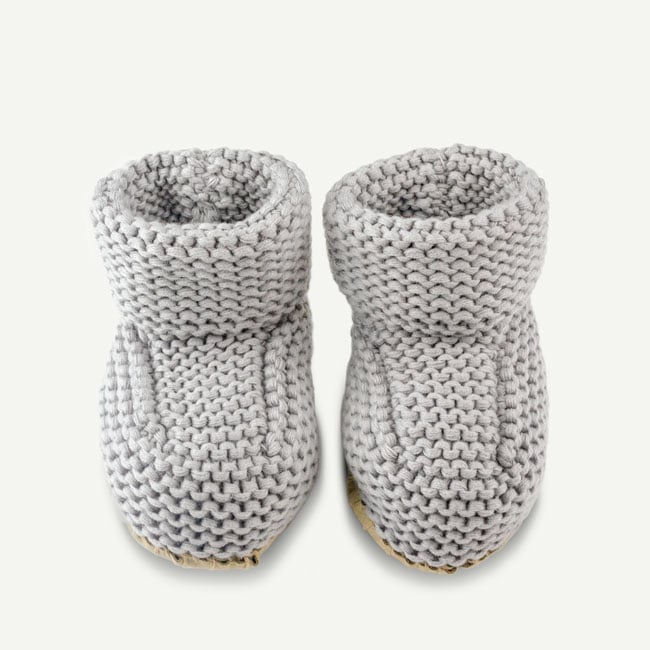 RF18A0771_M-oliver-and-rain-organic-baby-neutral-gray-knit-booties-min