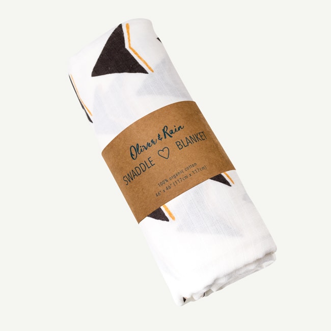RF19A1414_A-oliver-and-rain-organic-baby-clothes-neutral-white-triangle-print-organic-cotton-muslin-swaddle-min