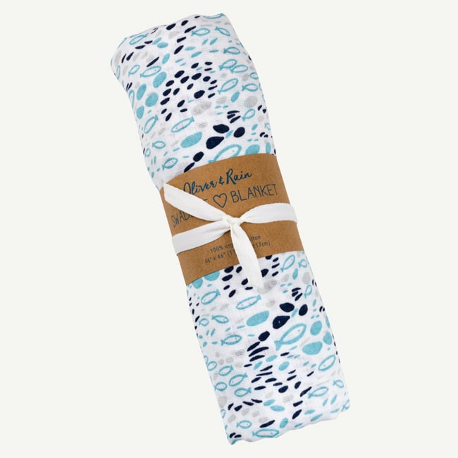 RS19A0687_A-oliver-and-rain-WHALEHELLO-boy-girl-minifishprint-swaddle-blanket-min