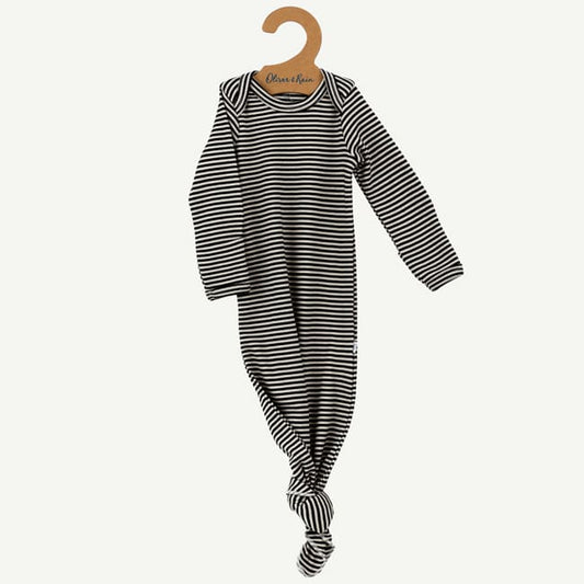 qG3Tp8FITLuZZflAsBCA_RF19S1386_M-oliver-and-rain-organic-baby-clothes-neutral-baby-essentials-black-and-white-mini-stripe-pima-cotton-baby-gown-min.jpg